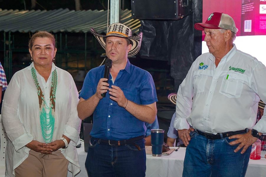 «El sector agropecuario es el primer renglón de nuestra economía, seguimos comprometidos con él», héctor olimpo