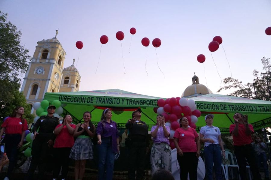 «Nos vamos a dedicar a prevenir la violencia contra ellas», gobernador héctor olimpo espinosa