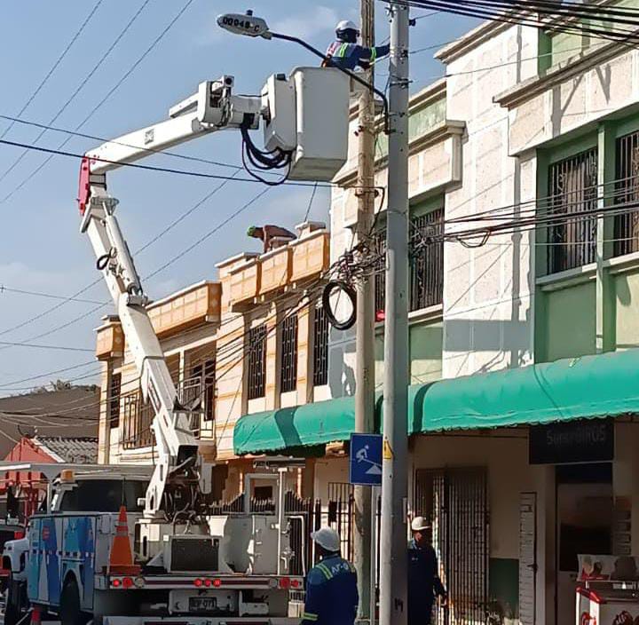 Instalación de redes eléctricas en sector de san salvador