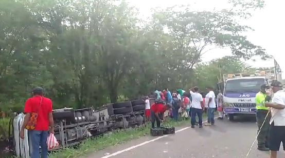 Una tractomula cargada con cerveza se accidentó en la vía cordialidad
