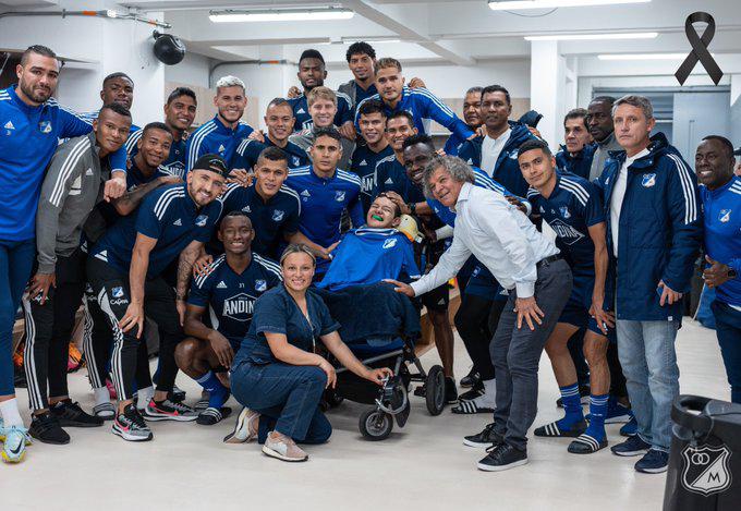 Su último deseo fue tomarse una foto con el equipo de sus amores