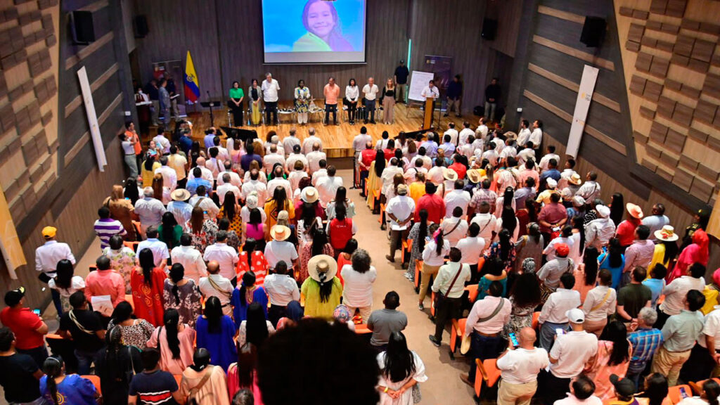 Presidente petro propone modelo de asociatividad permanente con comunidades indígenas en la Guajira para sacar adelante proyectos de energías limpias