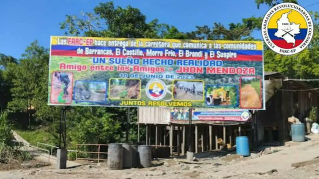 Las disidencias de las FARC y el ELN se pasean a sus anchas y ahora hasta inauguran carreteras en Colombia
