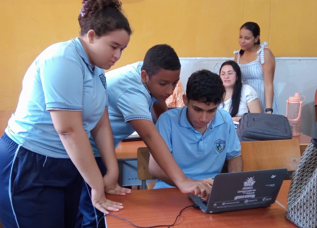 Más de 4 mil estudiantes se benefician con laboratorios de innovación, basados en la metodología stem