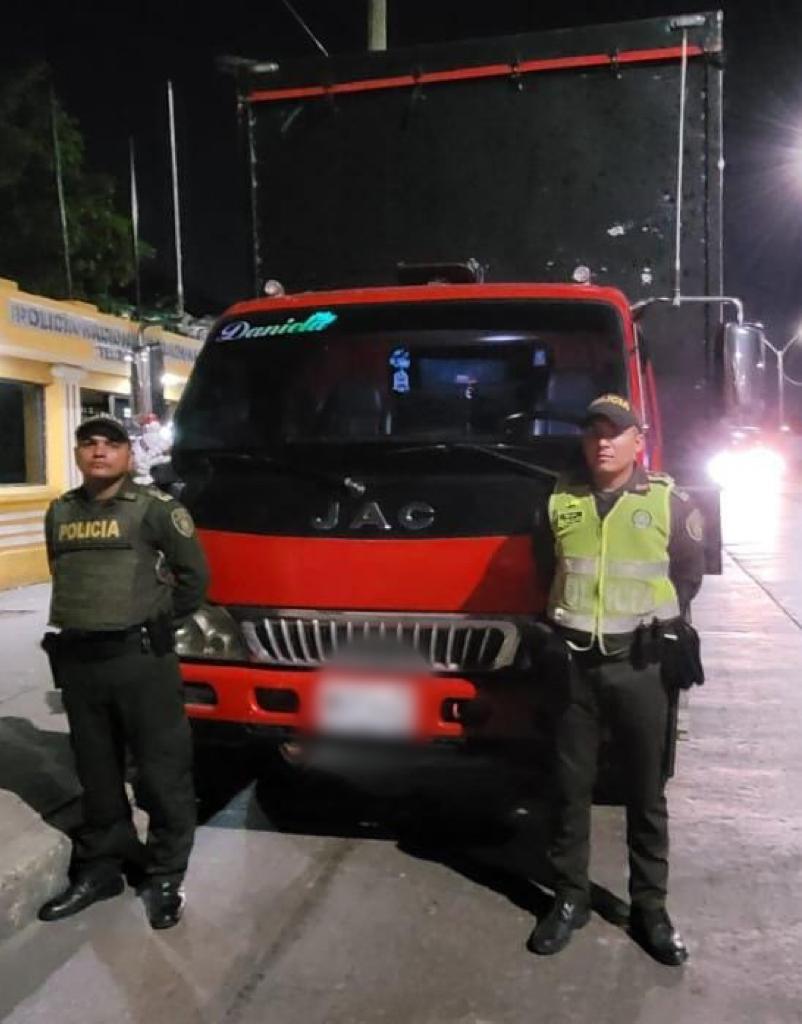 Policía metropolitana de Barranquilla recupera furgón que había sido hurtado