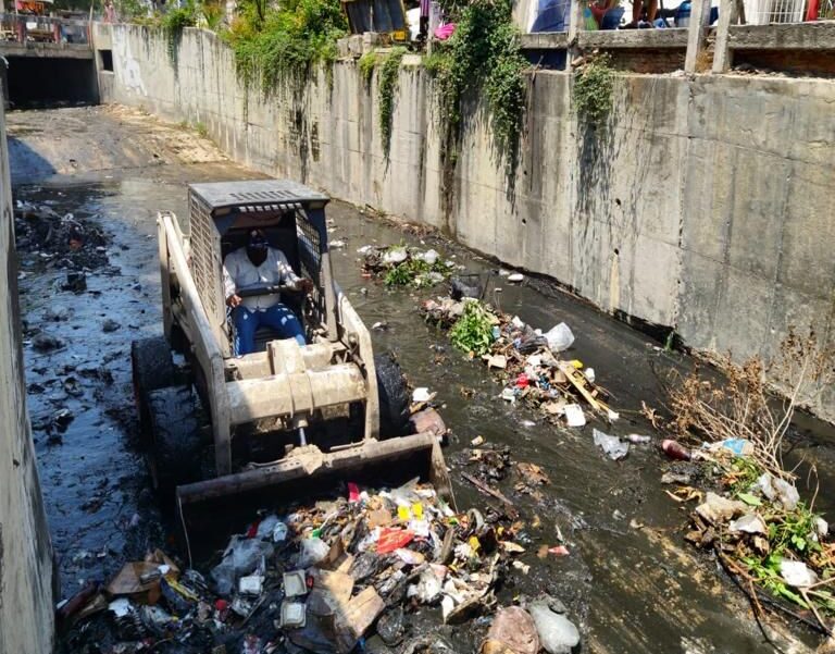 Triple a ha limpiado más de 19.586 metros de arroyos en Barranquilla en lo que va de 2023