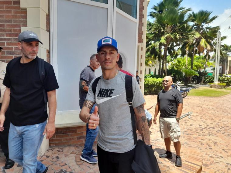 El defensor argentino emanuel olivera ya se encuentra en Barranquilla, para los exámenes médicos y firmar contrato con Junior