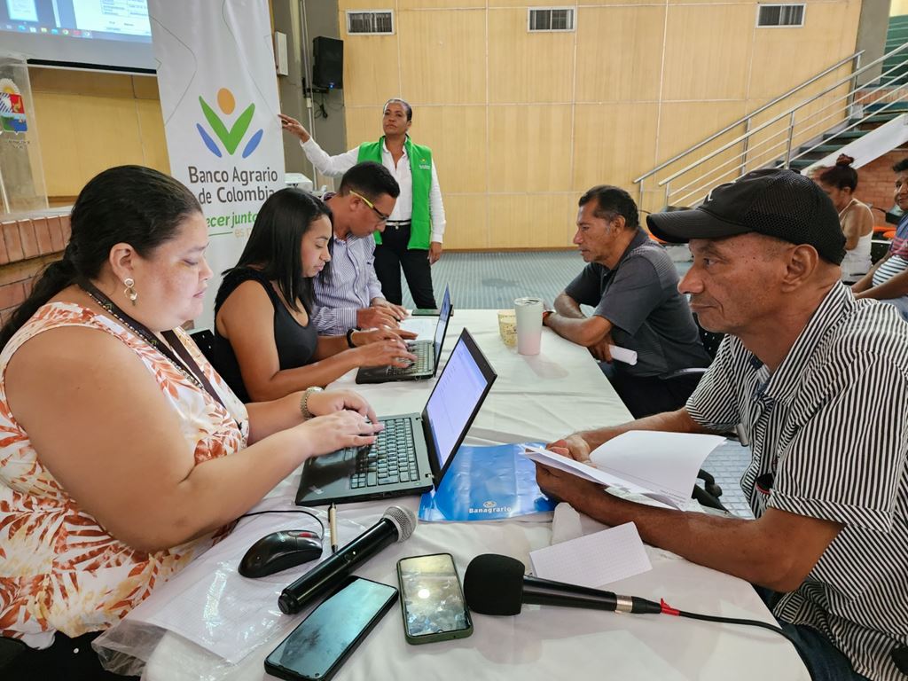 Gobernación de Sucre y banco agrario presentaron convenio de créditos con tasas preferenciales al gremio de calzadista