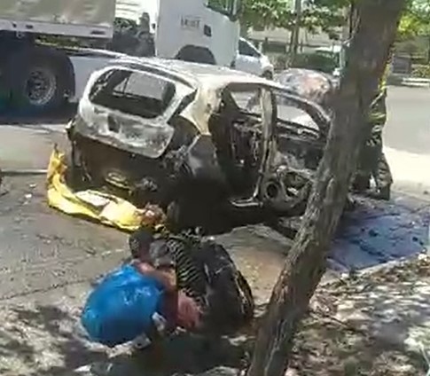 Taxi tipo zapatico se incendió en la avenida circunvalar