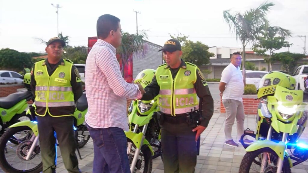 La Alcaldía de Soledad entregó motocicletas a la Policía nacional