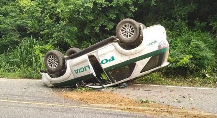 Vehículo de la Policía se volcó en el tramo sibarco – Baranoa