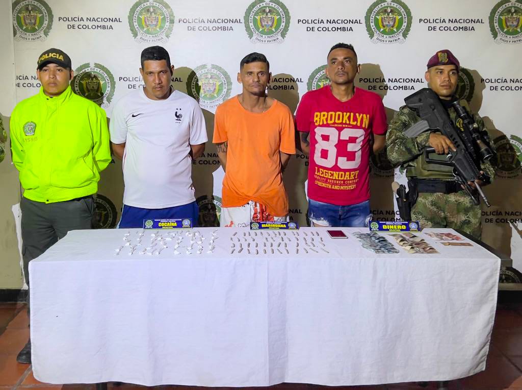 En medio de un operativo policial, fueron capturados tres sujetos por tráfico local de estupefacientes