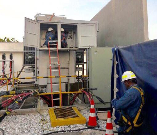 Instalación de equipos eléctricos en la subestación río Magdalena