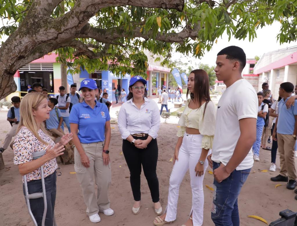 Más de 200 jóvenes se inscribieron en la feria ‘directo a la u’ realizada por la Gobernación en Sabanalarga