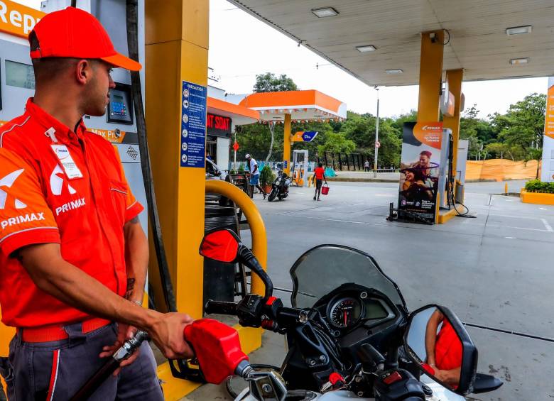 El precio de la gasolina podría bajar entre 1500 y 2000 pesos, gracias a un proyecto de ley