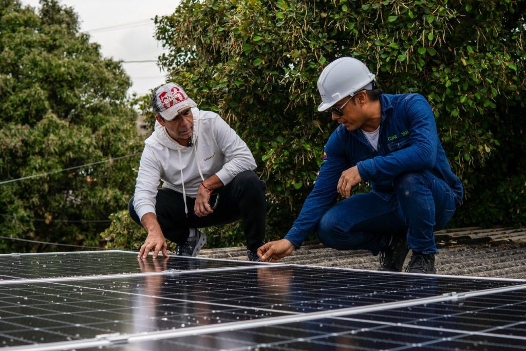 El candidato a la Alcaldía de Barranquilla alex char le quiere apostar a la energía renovable, para reducir tarifas