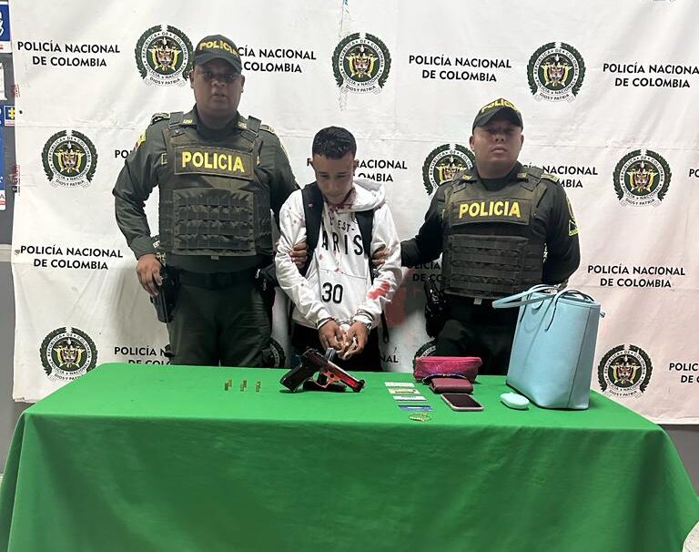 Un hombre fue capturado con un arma de fogueo, en el sector de ciudad jardín
