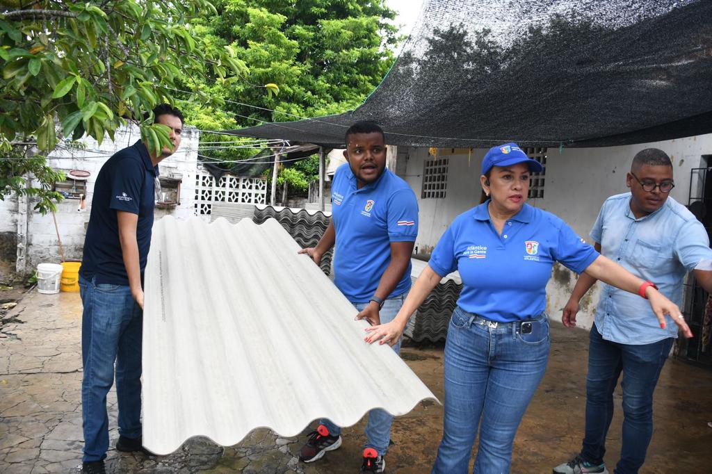Gobernación del Atlántico entregó ayudas a 137 familias afectadas por lluvias y fuertes vientos en polonuevo