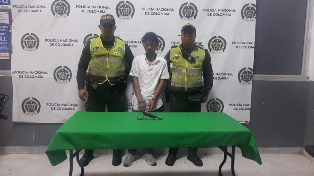 Un presunto atracador fue capturado, con un arma de fuego de fabricación artesanal, en el norte de Barranquilla