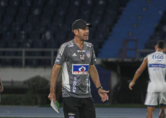 Solo pasa en Junior: arturo reyes volverá al banquillo técnico ‘tiburón’