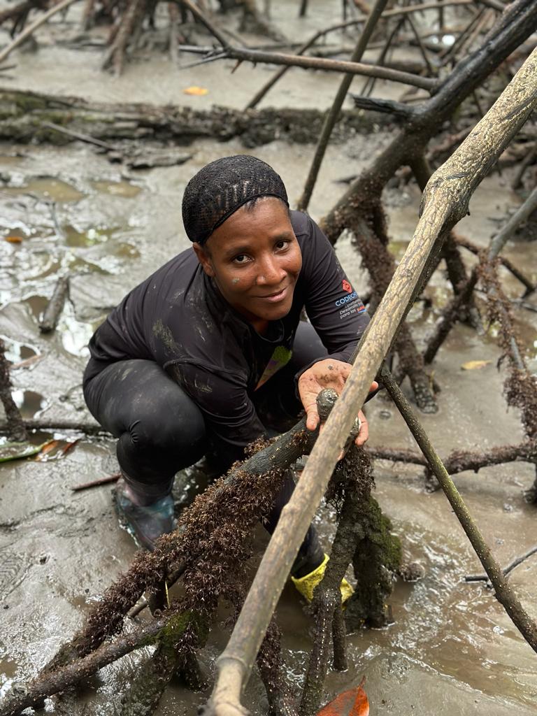 Mujeres piangüeras cuidadoras de la biodiversidad del pacífico colombiano