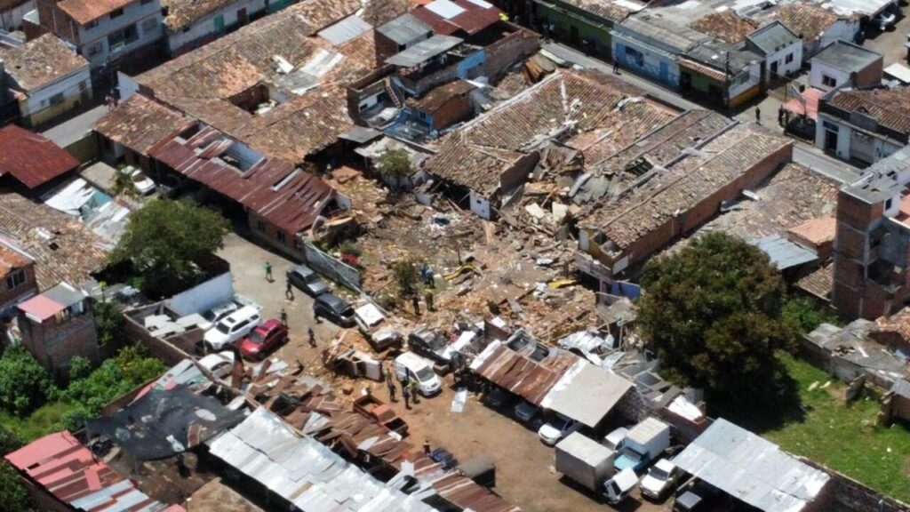 Emergencia en rionegro por la explosión de una casa, en pleno centro del municipio
