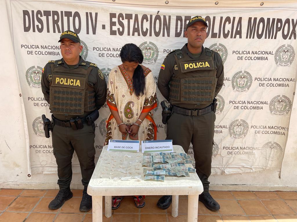 Una mujer escondió en sus partes íntimas 221 dosis de cocaína y fue capturada
