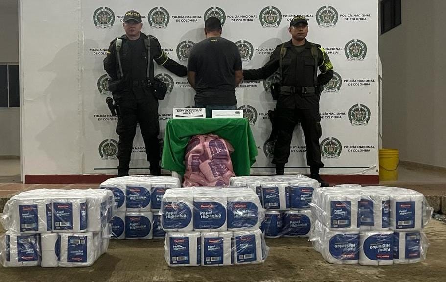 Capturaron a un hombre por hurtar servilletas de tractomula volcada en Bolívar
