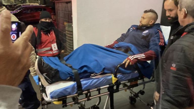 Arturo vidal tuvo que ser trasladado a un hospital, al terminar el partido entre chile y Colombia