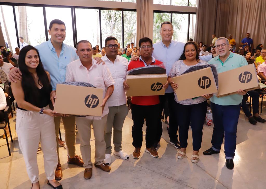 Gobernación entregó 180 computadores portátiles a organismos comunales del Atlántico