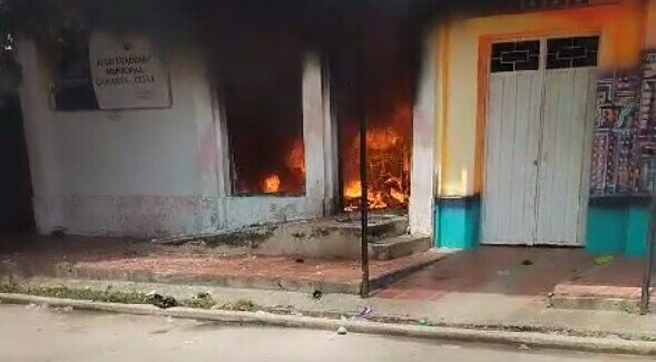 Faltando menos de 24 horas para las elecciones la sede de la registraduría en gamarra, Cesar, fue incendiada