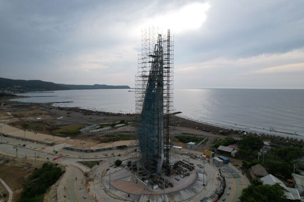 A toda marcha avanzan las obras del faro de puerto Colombia