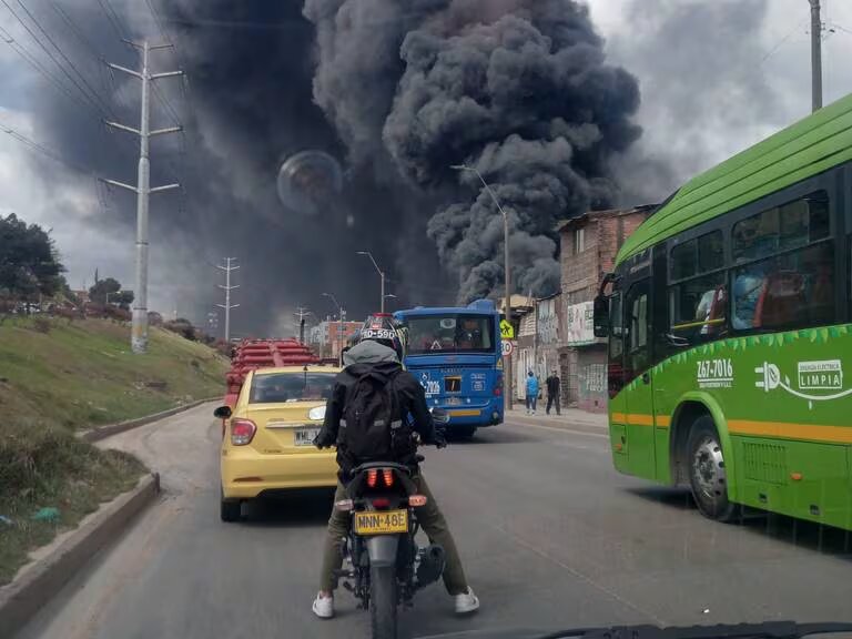 Un voraz incendio consumió cinco viviendas en cercanías del hospital meissen en el sur de Bogotá