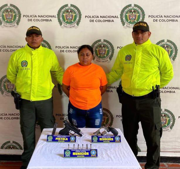 Una mujer fue capturada por porte de armas de fuego en una diligencia de allanamiento