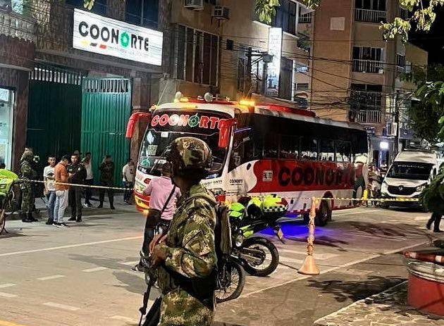 Cuatro personas fueron asesinadas y otra más resultó herida en un ataque sicarial en un bus en puerto berrío