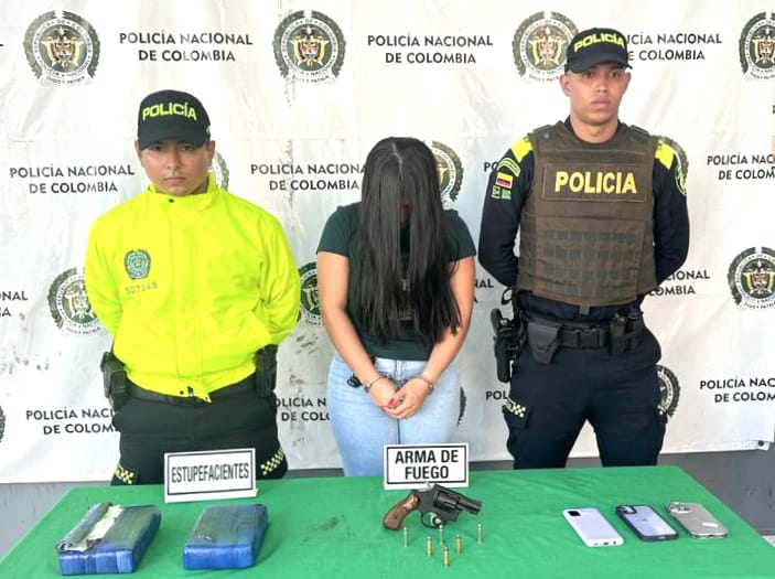 Una mujer fue capturada en Barranquilla por microtráfico y porte ilegal de armas de fuego