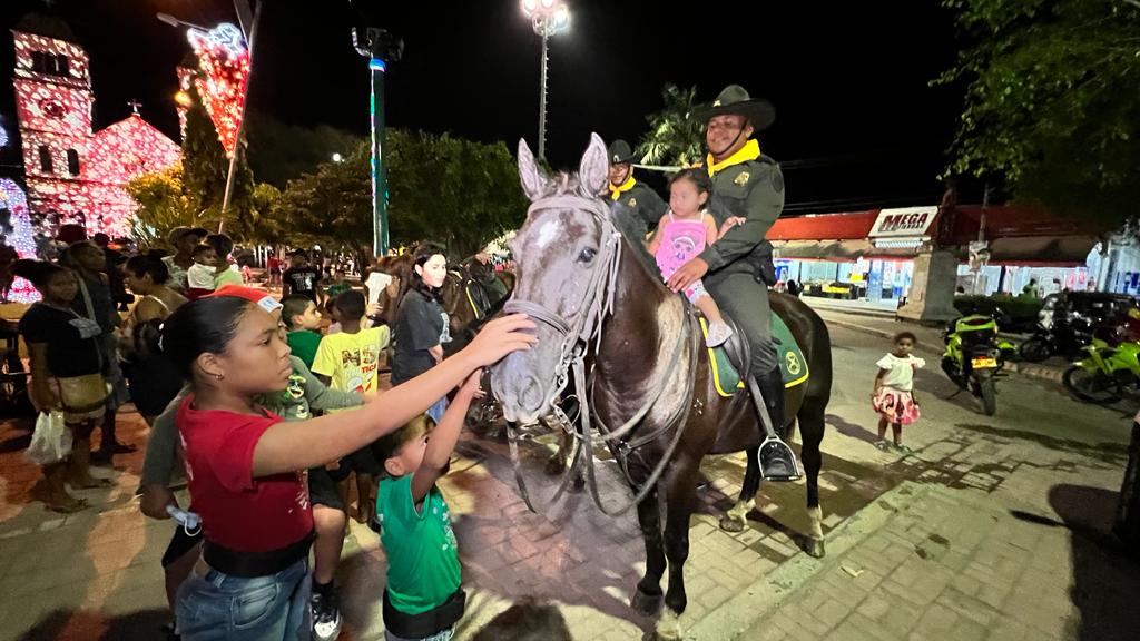 Carabineros tejen una Navidad de esperanza y solidaridad