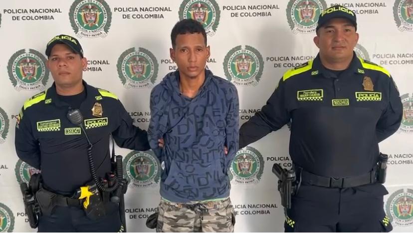 Un hombre fue capturado mientras repartía panfletos amenazantes en el barrio santo domingo