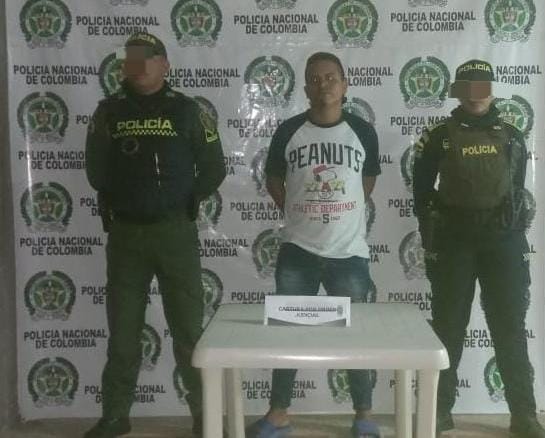 Se la tenía montada a todos en su barrio y lo pilló la Policía