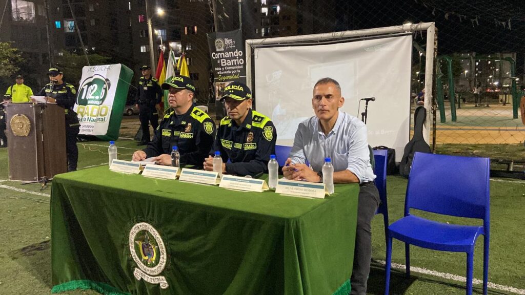 Comando al barrio el trinomio de la seguridad: Policía, comunidad y autoridades
