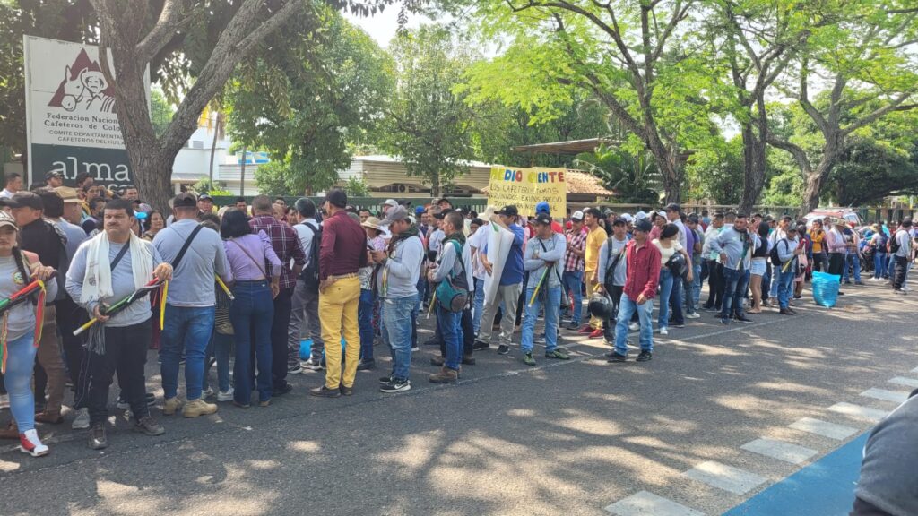 Caficultores del norte del huila protagonizan plantón frente al comité de cafeteros