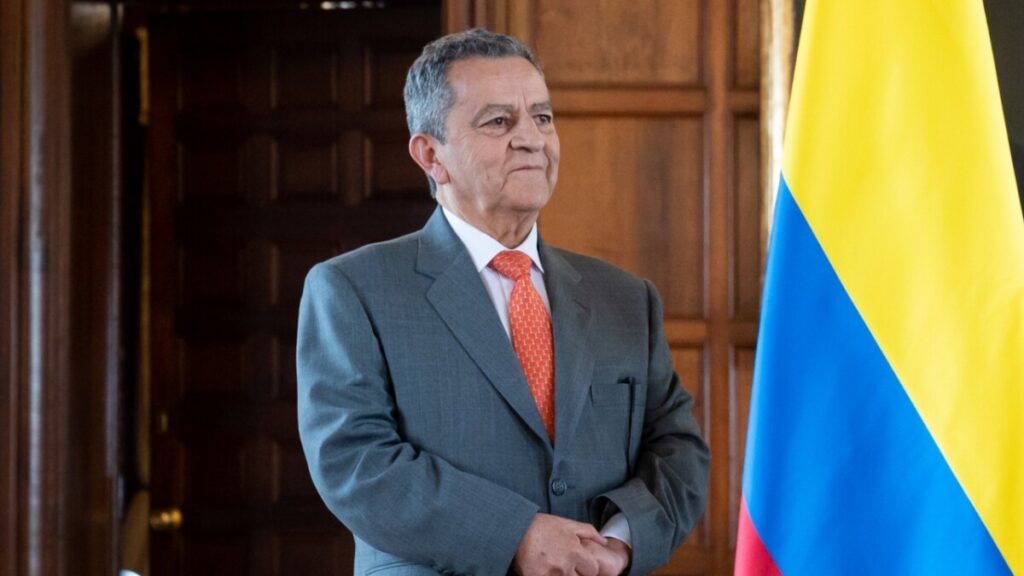Presidente gustavo petro declara insubsistente al secretario general de la cancillería, josé antonio salazar