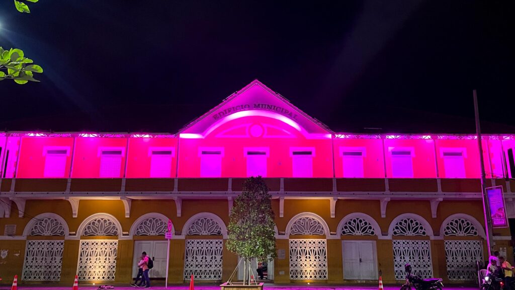 Palacio municipal en puerto Colombia se vistió de púrpura en conmemoración al día de la mujer