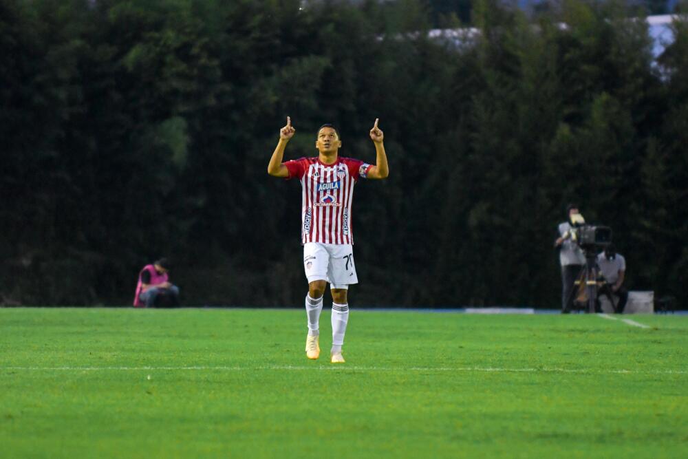 Con dos goles de bacca, Junior levantó vuelo ante águilas