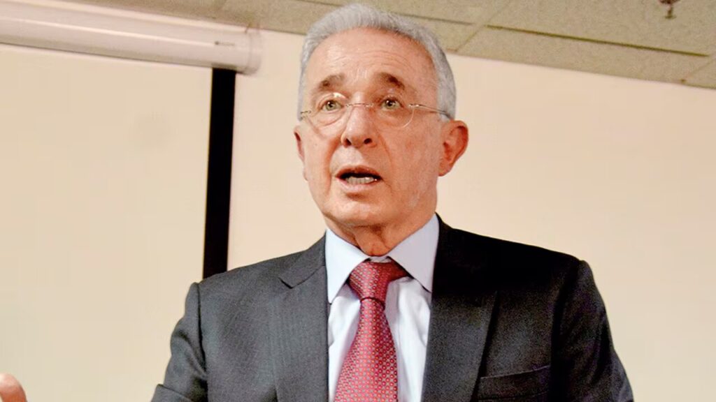 El expresidente álvaro uribe vélez irá a juicio por soborno a testigos y fraude procesal