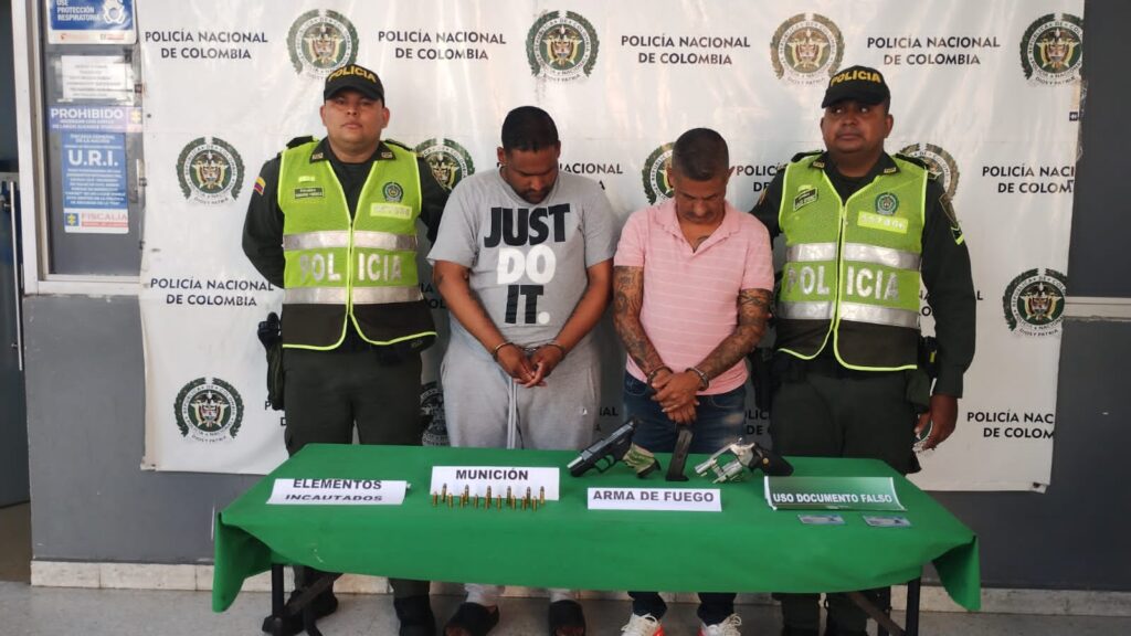 Dos capturados por el delito de fabricación tráfico o porte de armas de fuego y falsedad material en documento publico