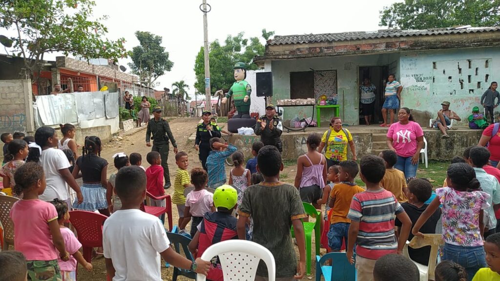 En el barrio la esperanza en arjona, Policía de Bolívar conmemora el mes de la niñez con más de 200 niños