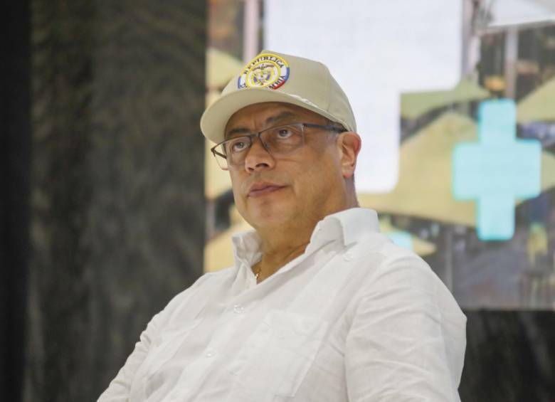 Petro no se rinde y quiere una constituyente cueste lo que cueste
