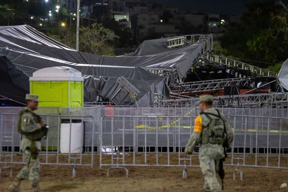 En pleno cierre de campaña de un candidato en méxico colapsó la tarima y dejó 9 personas muertas