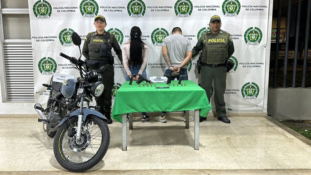 Una pareja de nacionalidad extranjera fue capturada por porte ilegal de armas de fuego en bucaramanga